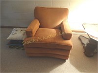 Upholstered side chair