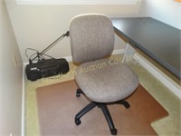 Desk chair w/ floor mat