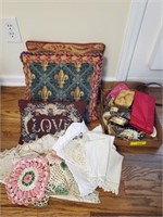 GROUP LOT OF PILLOWS, SMALL BAGS
