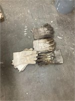 4 sets of work gloves