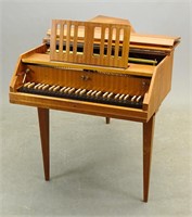 Spinnet Piano