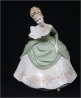 Royal Doulton Figurine HN 2312 "Soiree"
