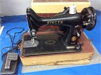 Singer sewing machine w/case, serial #EL917256