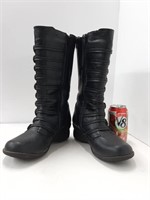 Women's Boots - Size: 9