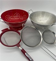 COLLANDERS & STRAINERS (KITCHEN AID)