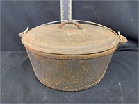 6 QT Cast Iron Pot and Lid, Needs Cleaning