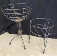 Metal Yard Plant Stands
