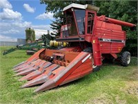 White Harvest Boss 8900 Combine