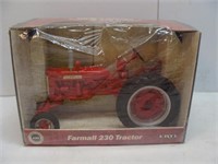 ERTL Farmall 230