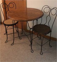 Ice Cream Parlor Table w/2 chairs
