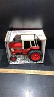International 1086 Tractor With Cab 1/16 Scale