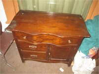 SMALL ANTIQUE WASH STAND