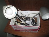 BOX WITH 2 LAMPS AND CORDS