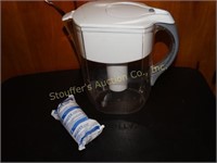 Brita water filter pitcher w/extra filter