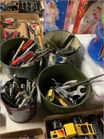 (4) Buckets: Tools/Hardware