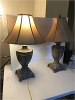 Urn Form Table Lamp w/Shade