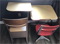 2 Desks