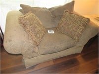 Cloth Chair with (2) Deco Pillows (Pillows