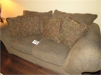 Cloth Loveseat with (4) Deco Pillows (Matches