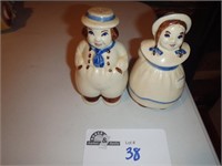 SALT AND PEPPER SHAKERS THAT MATCHES LOTS 21 & 22