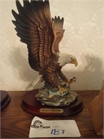 WELLINGTON COLLECTION EAGLE WITH FISH