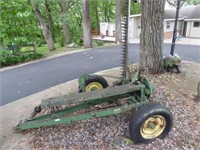 John Deere pull type sickle mower (1 Flat tire)