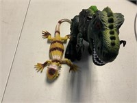 2 dinosaur pieces