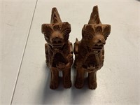 2 wooden animals