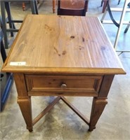 HAVERTY FURINTURE END TABLE