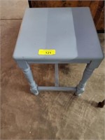 DISTRESSED SIDE TABLE