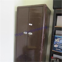 METAL CABINET & CONTENTES- LAWN ITEMS