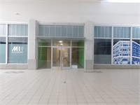 Store façade with double glass doors, 105'x150