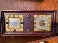 Vintage Telechron Travler Radio