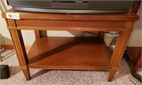MID CENTURY END TABLE 21"W X 30"D X 23"H