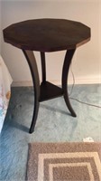 End table 19 round top, 28 tall