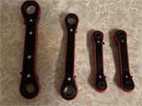 Ratcheting wrench set