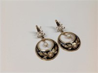 Pair 14k gold Ladies Pierced Earrings