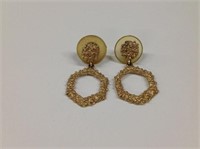Pair of 14k yellow gold Earrings w/ dangling