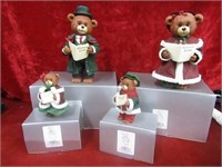 (4)Teddy bear Christmas carolers.