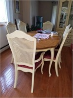 Dining room table with 6 chairs, leaves (one in