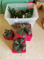 3 rub lot of Christmas decorations: wreaths,