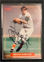 Autographed Brooks Robinson Baseball Card