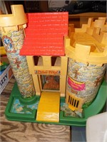 little people castle with pieces