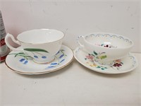 2 tasses à thé et soucoupes fabriquées en