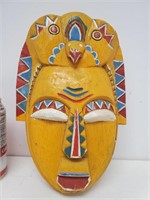 Masque tribal en bois decoratif