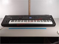 Yamaha S70xs music synthesizer, turns on