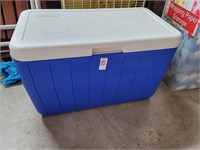 Coleman hinged lid cooler like new 24x14x15"