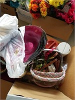 Box lot of decorations: baskets, floral painted