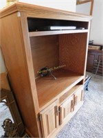 oak entertainment center (39"w x 57"h x 21"d)