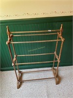 early floor towel rack